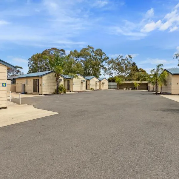 Costello Hotels - Moonta Bay Cabins, hótel í Port Hughes