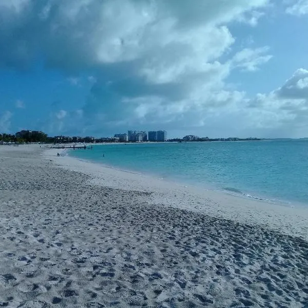 Apartment near Grace Bay Beach, hotel a Providenciales