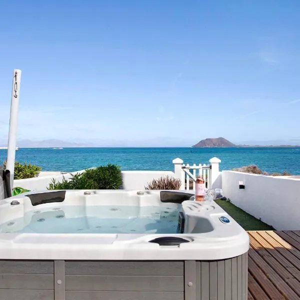 Luxury Oceanfront Villa, hotel in Corralejo