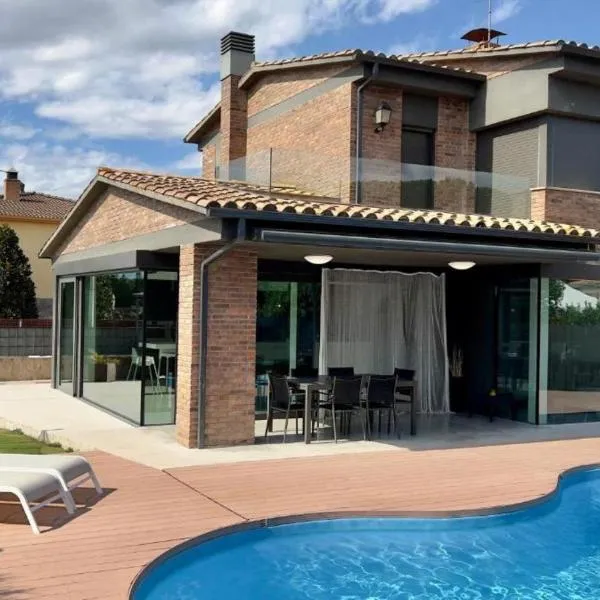 Chalet Els pins, Banyoles, hotel v destinaci Banyoles