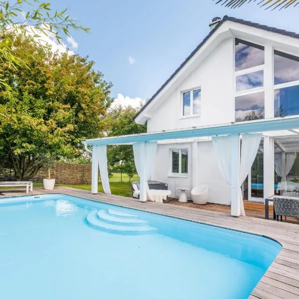 5 rooms villa with pool and fireplace, hotel v destinaci Těptín