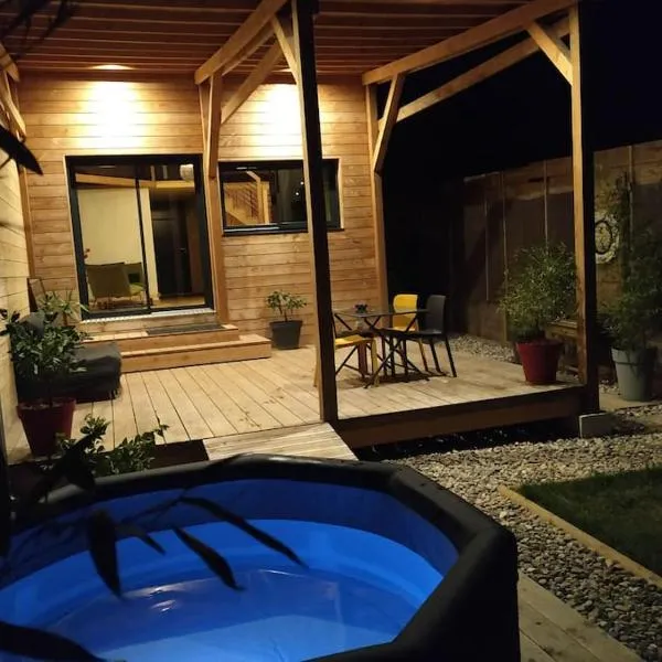 dans un esprit cabane tout confort, intimité et nature, hotel v destinácii Saint Alban Auriolles