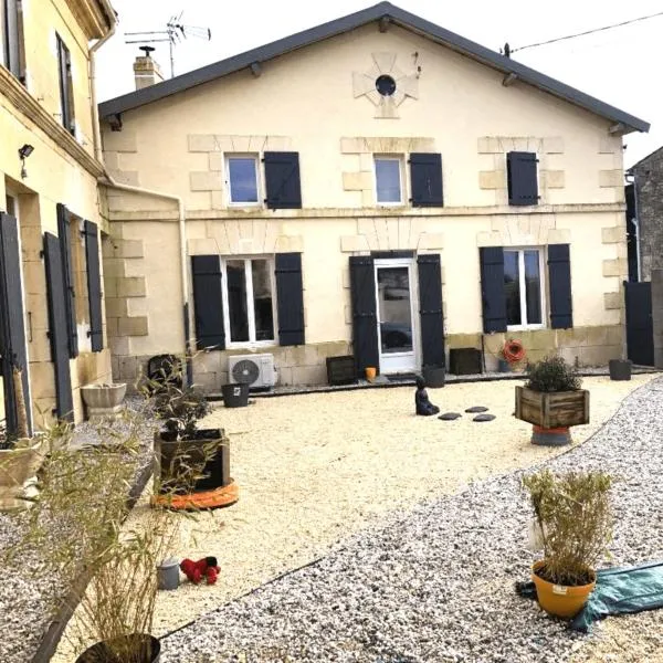 Gîte zen près thermes de jonzac, hotel en Bois