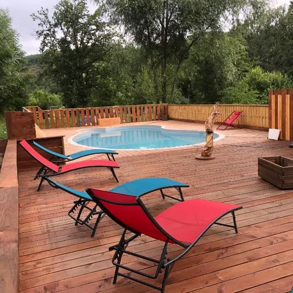 Camping Du Pont De St Gal, hotell sihtkohas Saint-Gal-sur-Sioule