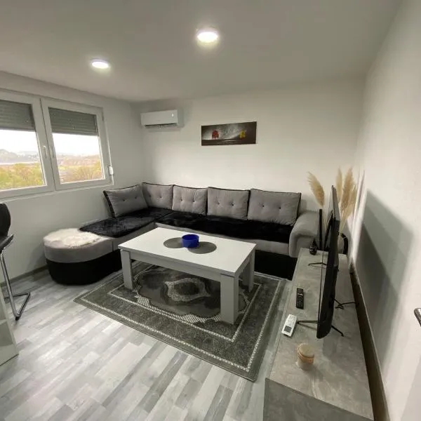 Apartment B&E, hotel in Tuzla