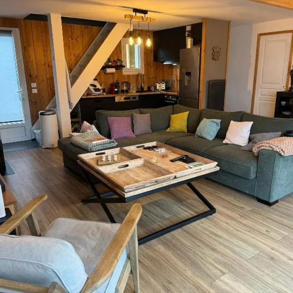 Chalet du bonheur - La Jenny naturist area, hotel en Le Porge