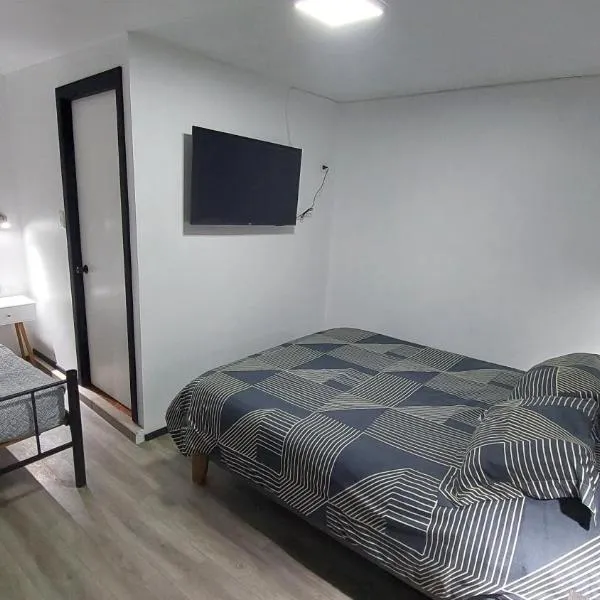 Pieza independiente 2 camas con estacionamiento, hotel en Los Ángeles