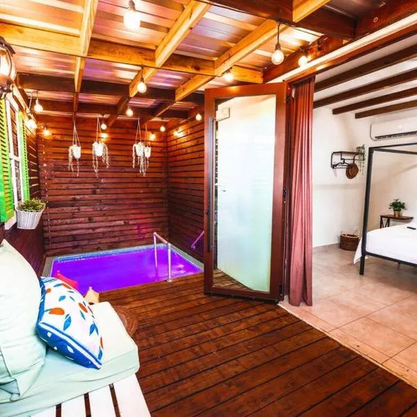 Catania 2 Suite W/private pool,W/heater , WIFI., hotel v destinaci Aguadilla