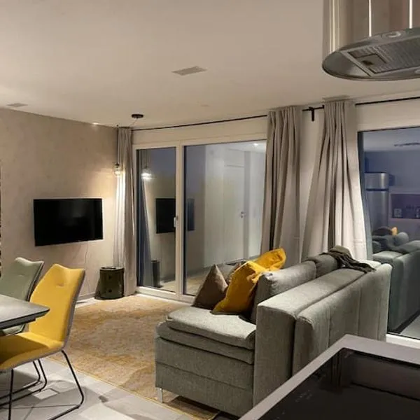 Sonniges und stylisches Loft mit toller Aussicht, hotel en Ufhusen