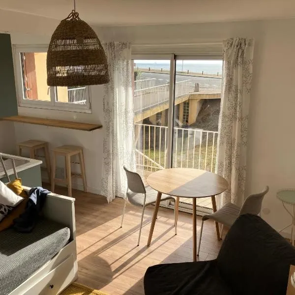 Studio vue sur l’océan: Saint-Brévin-les-Pins şehrinde bir otel
