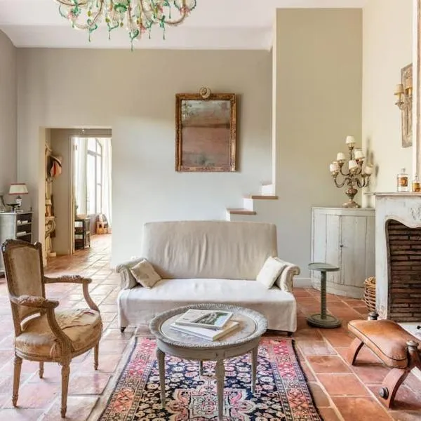 La Demeure Provençale au charme suranné, hotel v destinaci Nîmes