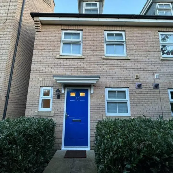 Wellingborough में, होटल Modern TownHouse - 3 bed 2.5 bath 2 Private Gated Parking