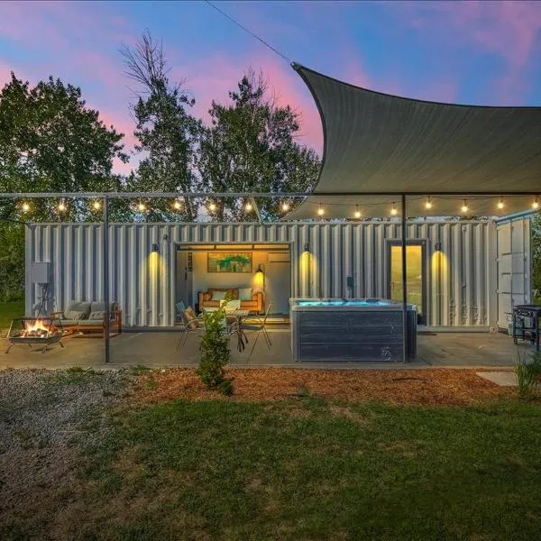 The River Box - Luxury Container Home - views and Hot Tub, hotel din Yakima