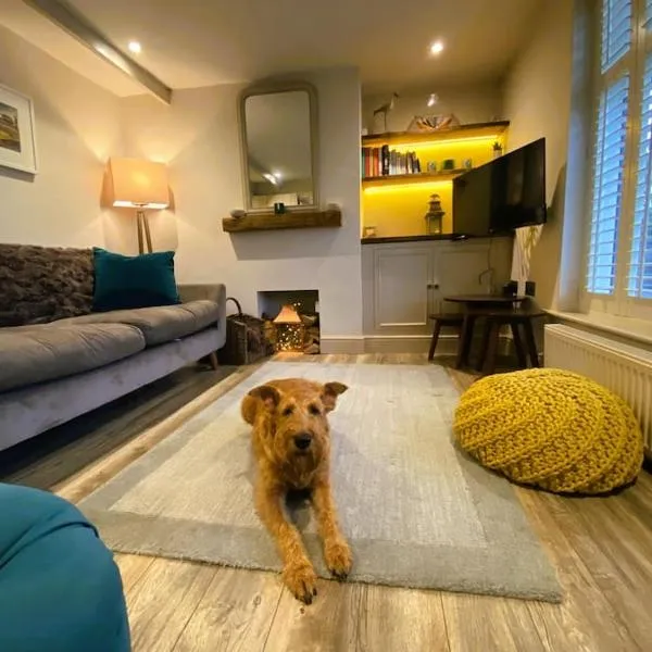 Beautiful Immaculate Aldeburgh cottage, free parking, sunny outdoor space, dog friendly - perfect for Spring seaside escapes, viešbutis mieste Olboras