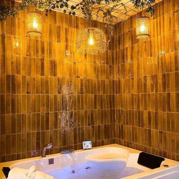 Love Room Suite Bali - Auray en Bretagne、Brechのホテル