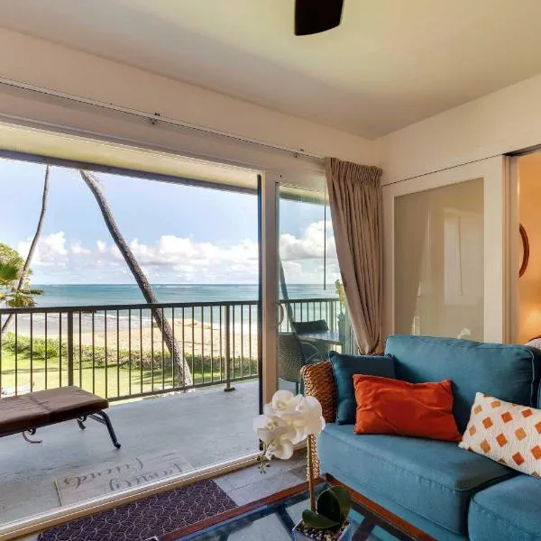 Waipouli Beachfront Condo with Balcony and Ocean Views, hotel in Kapaa