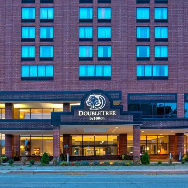 DoubleTree by Hilton Lansing, hotel en DeWitt