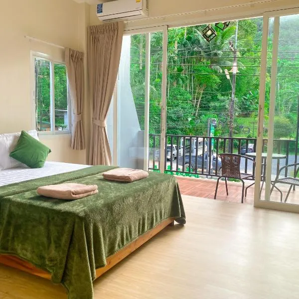 private room with share bathroom at Little wild house Khaosok, hotel in Khao Sok National Park