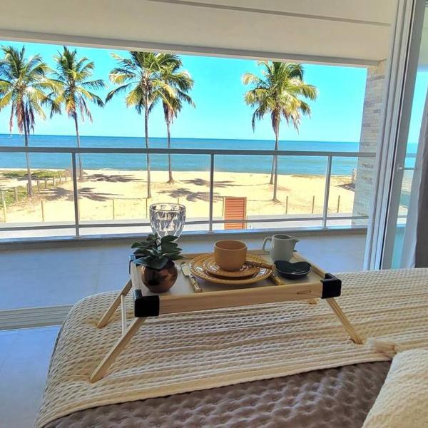 Piscina aquecida, 5 suítes e pé na areia com vista espetacular!!