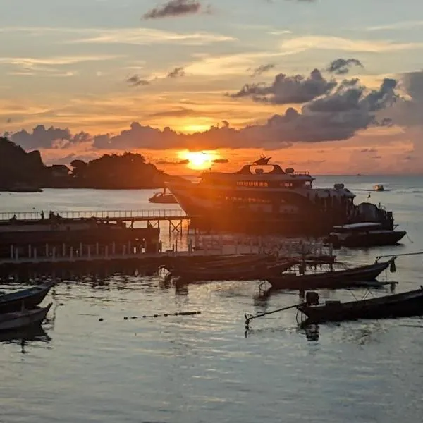 WaterMellow Hostel, hotel in Koh Tao