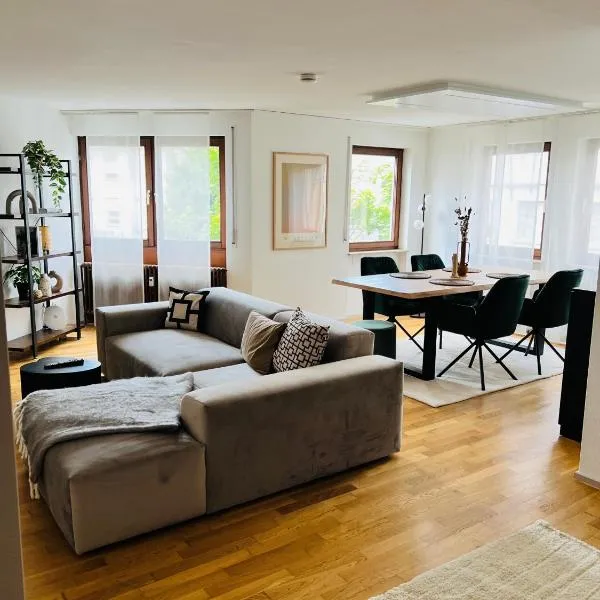 Schöne 75qm Wohnung in Eningen / Metzingen, hotel in Eningen unter Achalm