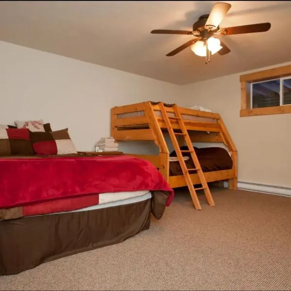 Private Room in Cozy Townhouse, hotel in Breckenridge