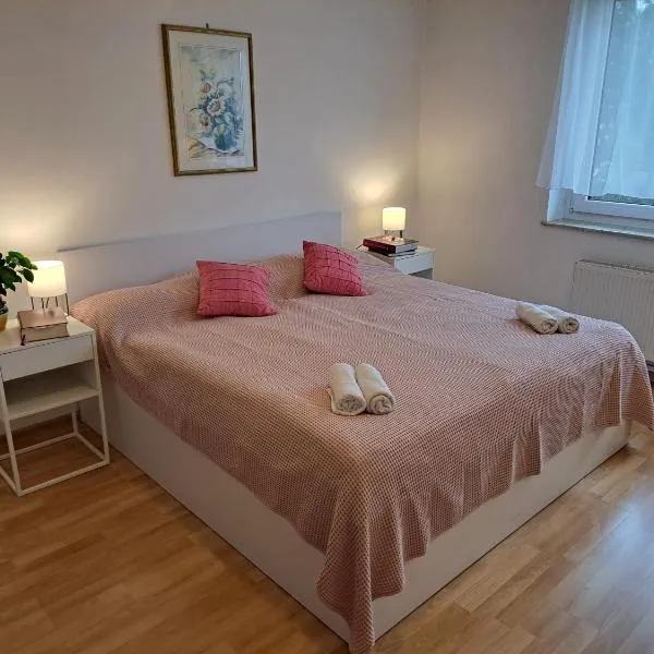 Apartments Bukor with seasonal pool, hotel v destinaci Lukovica pri Domžalah