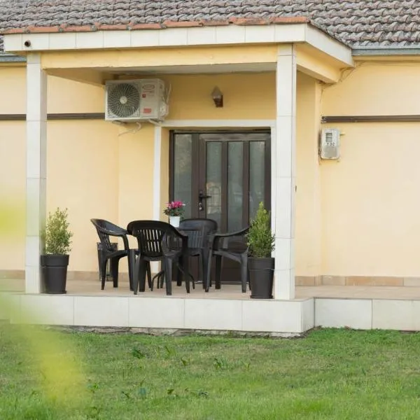 Garden Paradise in Megalochori Trikala, hotel di Agreliá