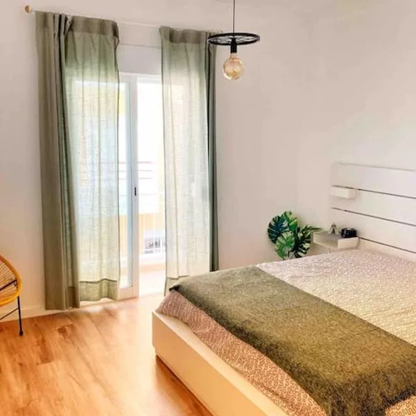 Shiny Apartment in the city center, hotel u gradu Fuzeta