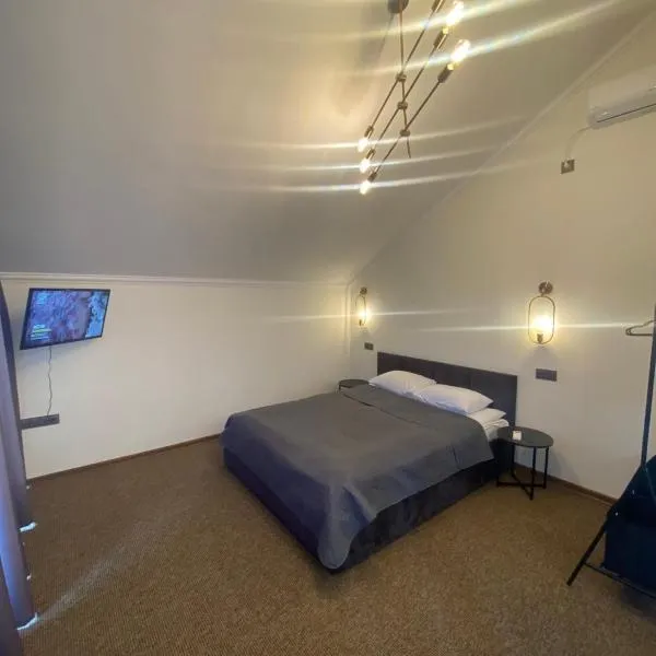 Райский Дворик, hotel en Pogreby