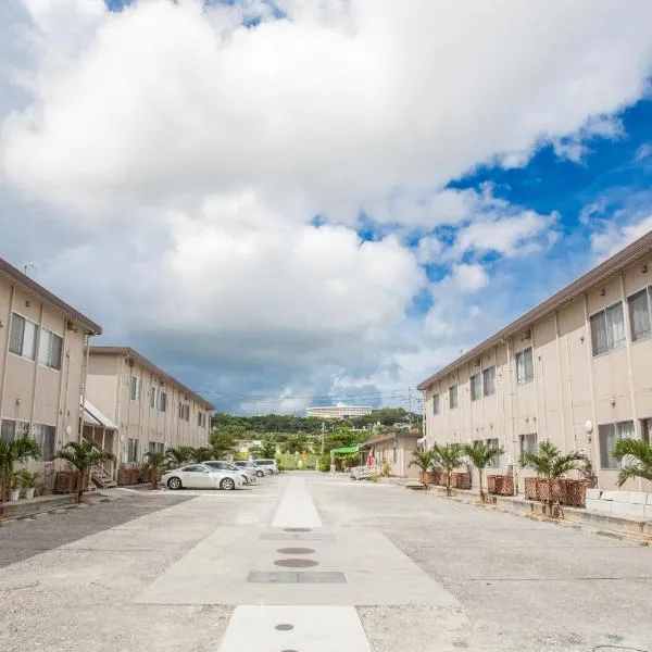 Southern Village Okinawa, hotel en Uechi