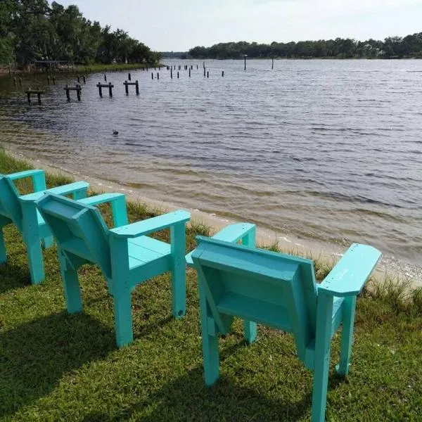 Studio with Private Beach on Bayou Grande, hotel in Pensacola