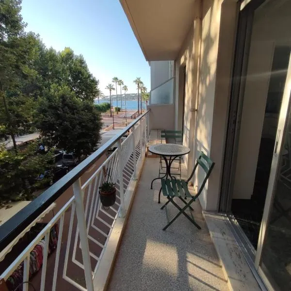 Brand new 2 bdr apartment in Antibes with AC and sea view, hotel v destinaci Antibes