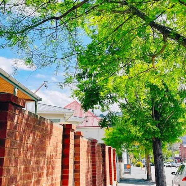 Luxury Hobart City Fringe Home, hotel in Hobart