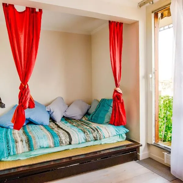 Charming Studio with Balcony