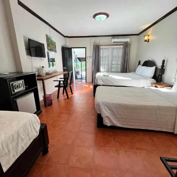 Nice view guesthouse, hotel in Vang Vieng
