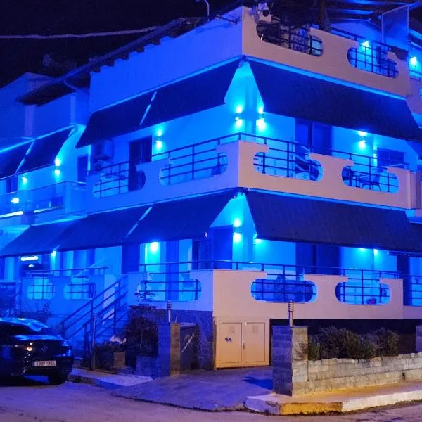 The Blue Beach Apartments, hotell sihtkohas Néa Péramos