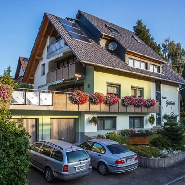 Haus Gerlinde: Zell am Harmersbach şehrinde bir otel