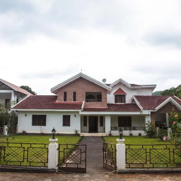 Pepper Vines Homestay, hotel in Gonebidu