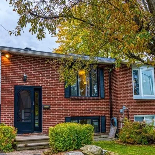 CastleRooms Homestay، فندق في Stittsville