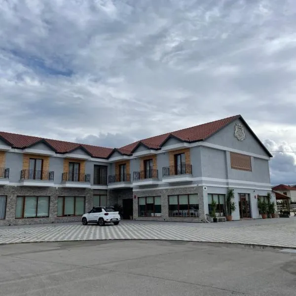 House of Horses Shtepia e Kuajve, hotel in Korçë
