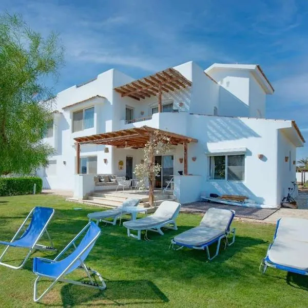 unique flat_ garden and lagoon，位于赫尔格达的酒店