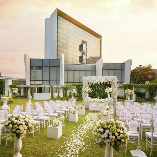 DoubleTree by Hilton Jakarta - Diponegoro, hotel in Jakarta