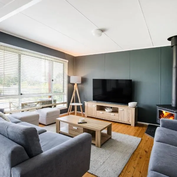 Sunfish Pet Friendly 4 Mins Walk to Beach, hotel v destinaci Culburra Beach