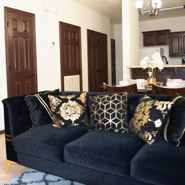 1 Min to University UTRGV 2BD 2BT town suite, hotel di Edinburg