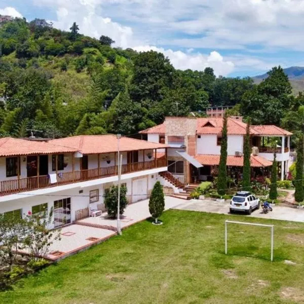 Hotel Finca Villa Nathaly、ピエデクエスタのホテル
