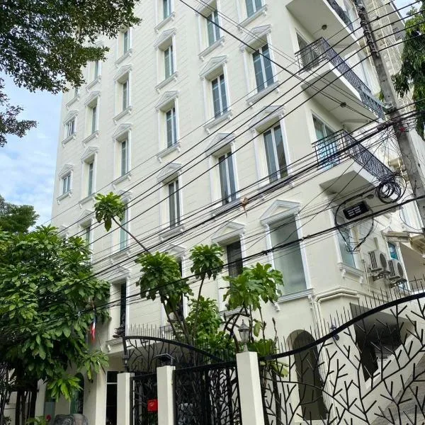 Chez Moi Bangkok Private Executive Residence Sukhumvit 26, hotell i Klong Toi