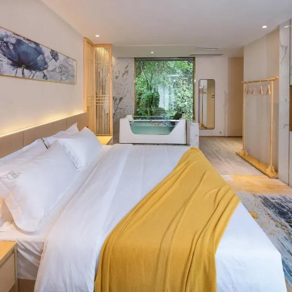 Moon River View Hotel, hotel v destinaci Feng-chuang