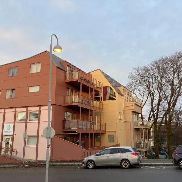 Parken Terrasse Apartment Hotel, hotel in Åkrehamn