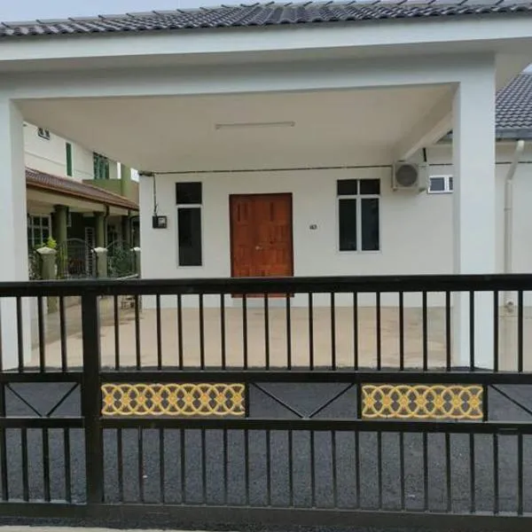 Homestay Usrati No. 17K (untuk muslims sahaja), hotel di Kangar
